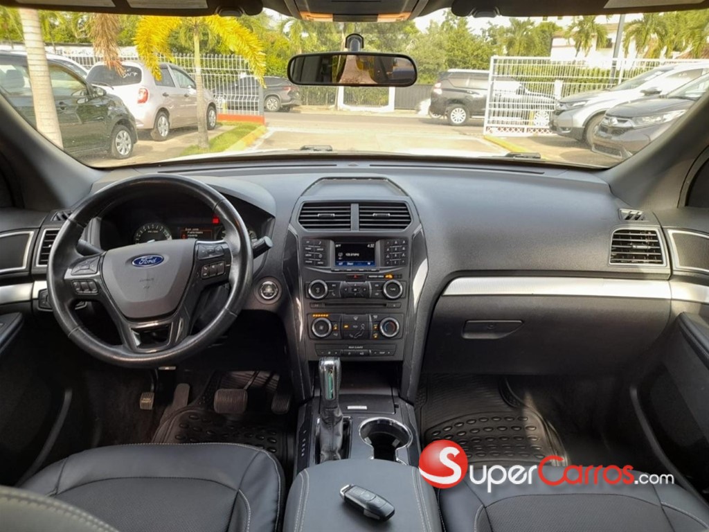 2017 Ford Explorer XLT — foto 5 / 12