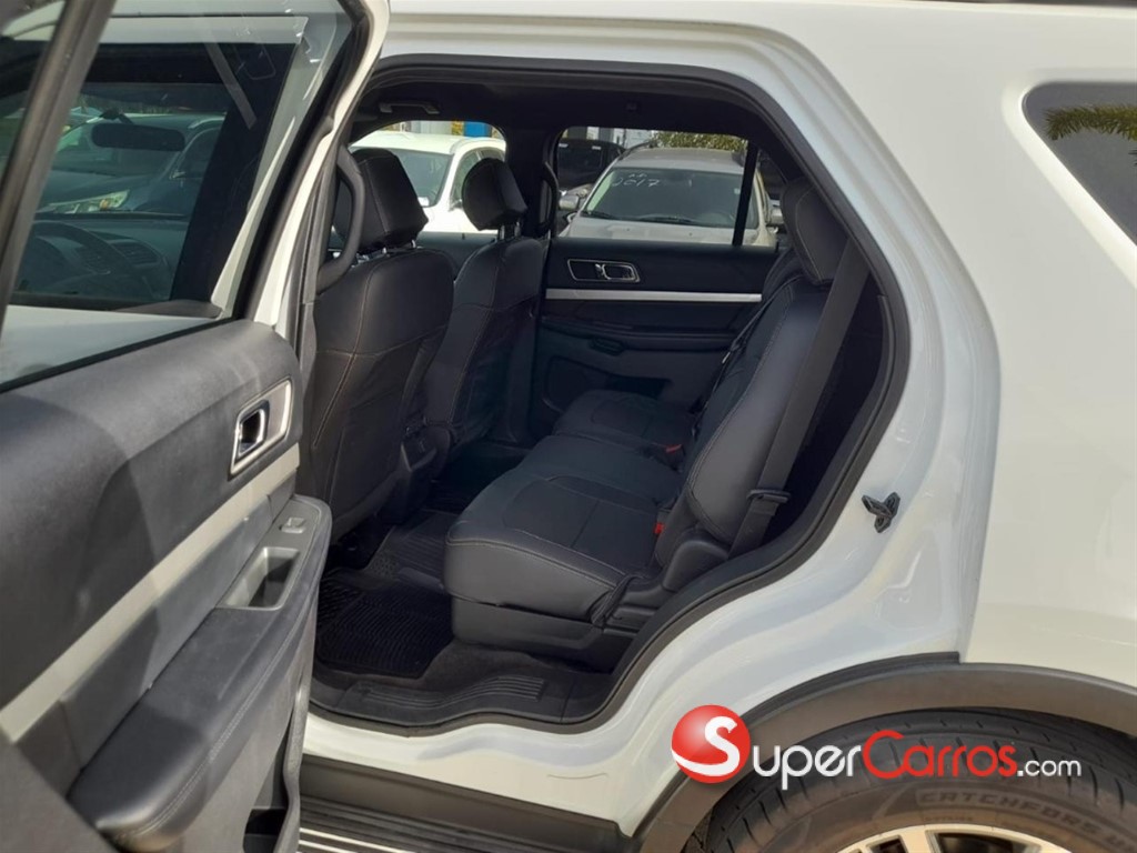 2017 Ford Explorer XLT — foto 6 / 12