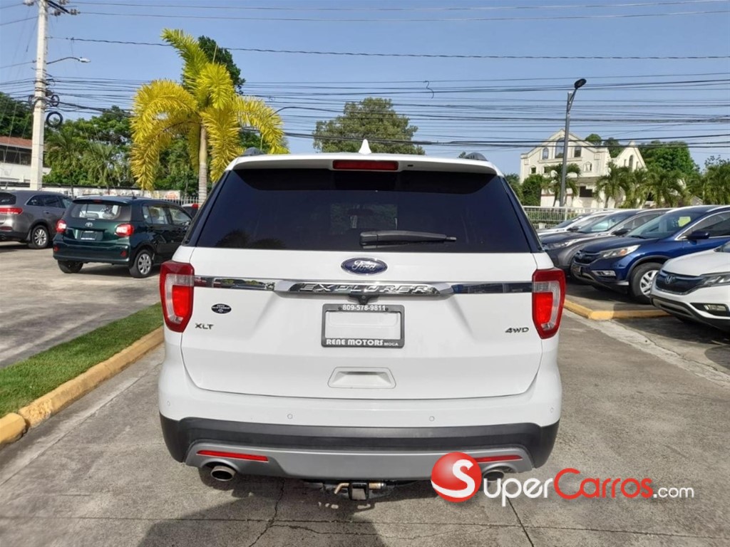 2017 Ford Explorer XLT — foto 10 / 12