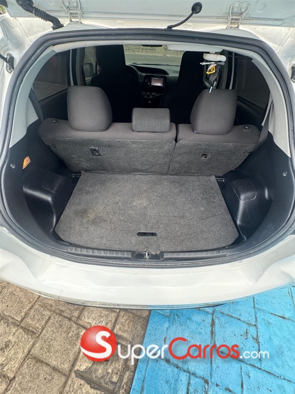 2018 Toyota VITZ — foto 7 / 11