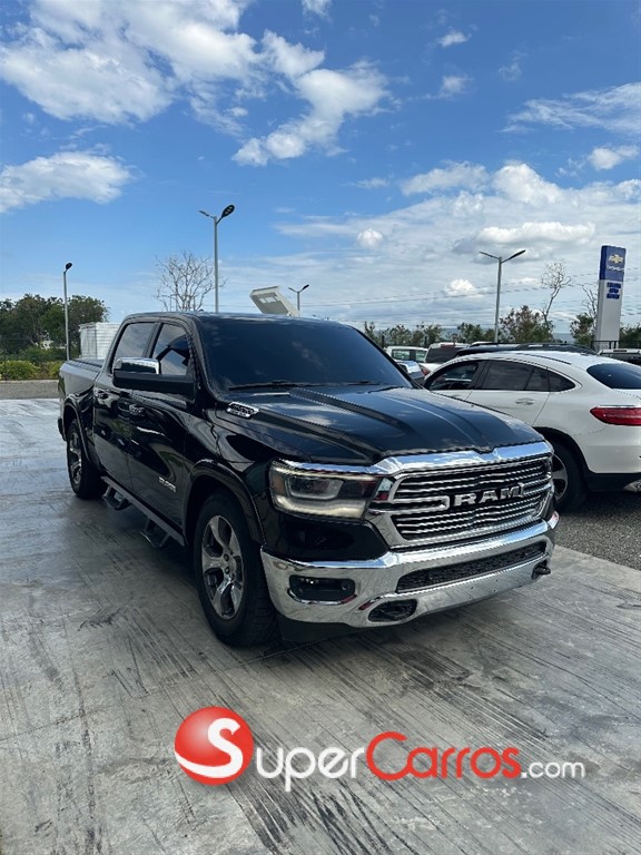 2019 Ram 1500 Laramie Crew Cab — foto 2 / 12