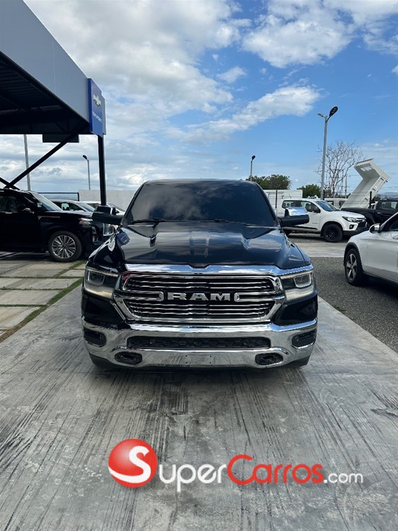 2019 Ram 1500 Laramie Crew Cab — foto 3 / 12