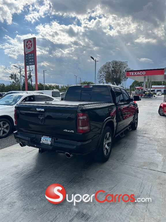 2019 Ram 1500 Laramie Crew Cab — foto 4 / 12