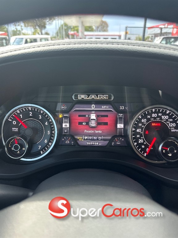 2019 Ram 1500 Laramie Crew Cab — foto 6 / 12