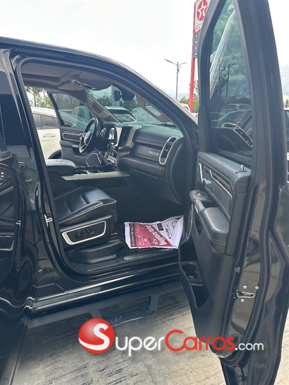 2019 Ram 1500 Laramie Crew Cab — foto 8 / 12