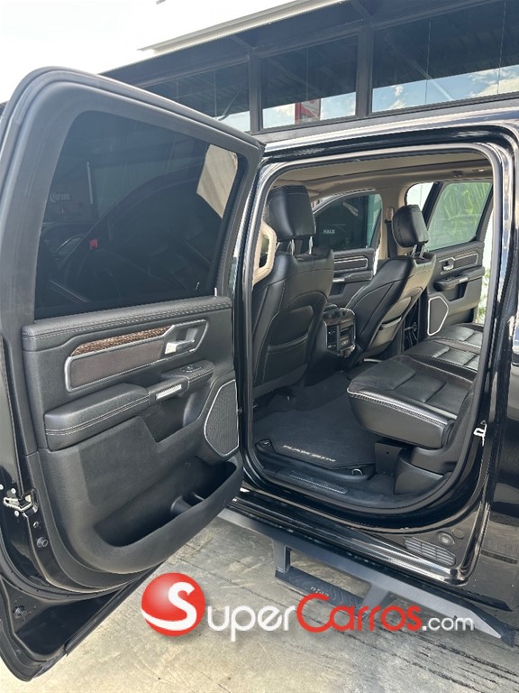 2019 Ram 1500 Laramie Crew Cab — foto 9 / 12