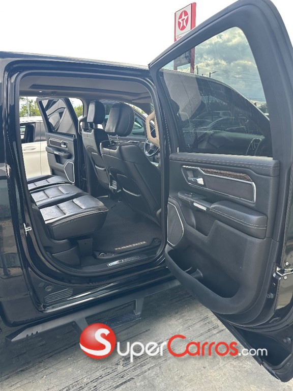 2019 Ram 1500 Laramie Crew Cab — foto 10 / 12