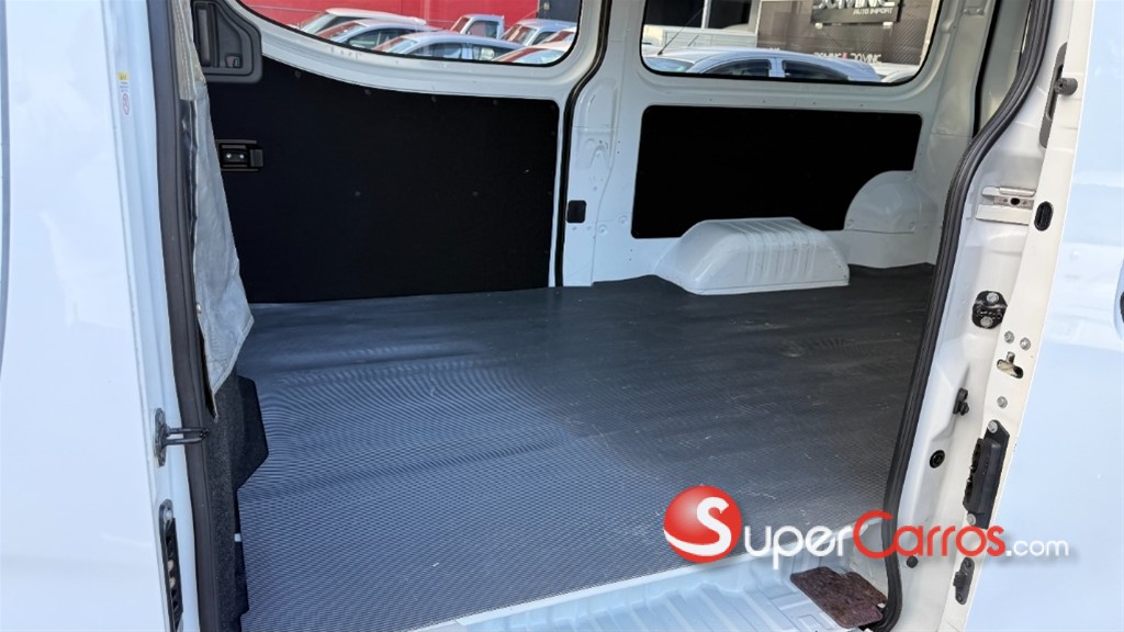 2020 Nissan Caravan — foto 7 / 12