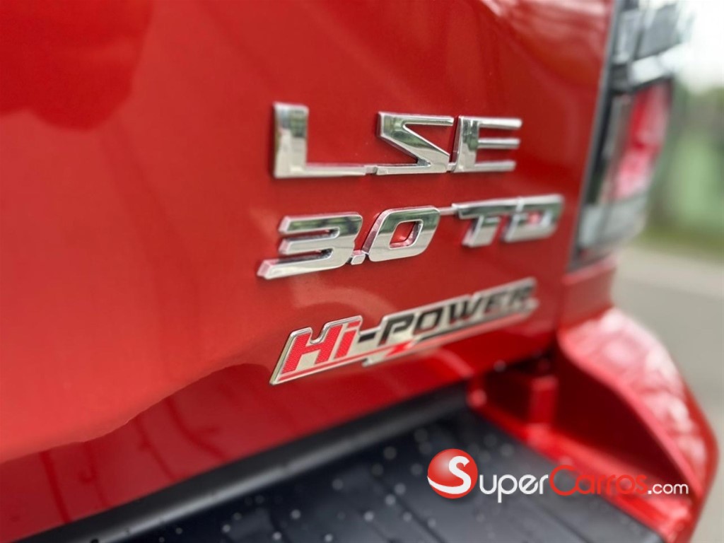 2027 Isuzu DMAX LSE — foto 9 / 12