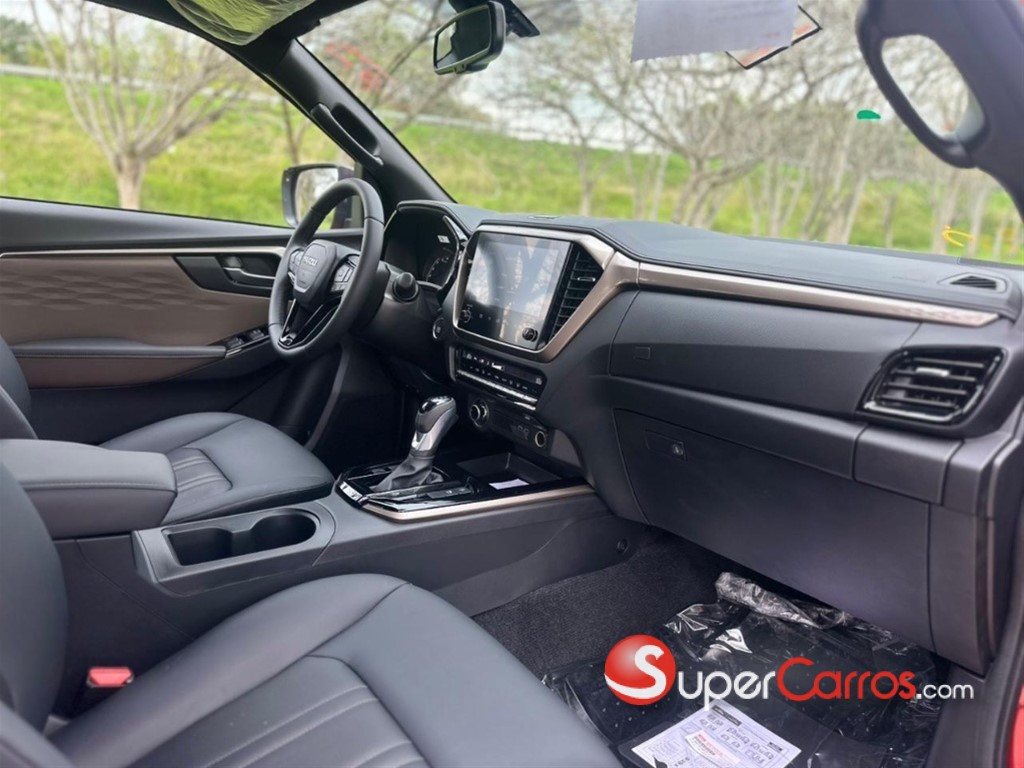 2027 Isuzu DMAX LSE — foto 10 / 12