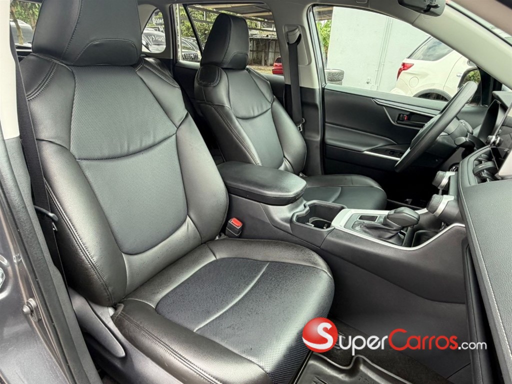 2025 Toyota RAV4 LE — foto 7 / 12