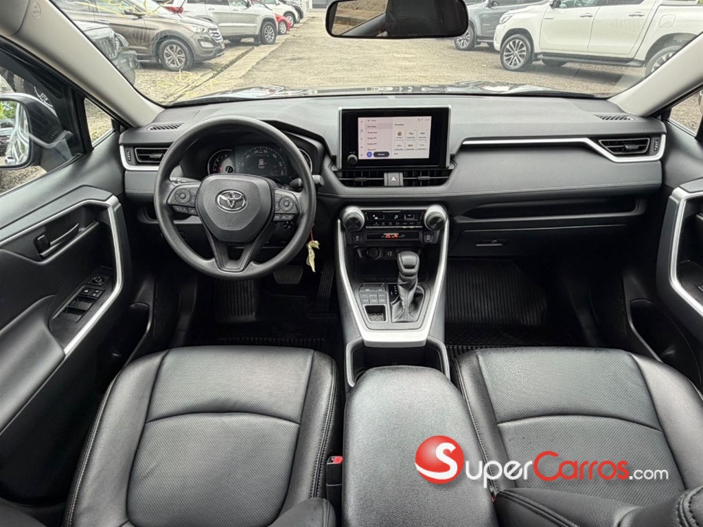 2025 Toyota RAV4 LE — foto 8 / 12