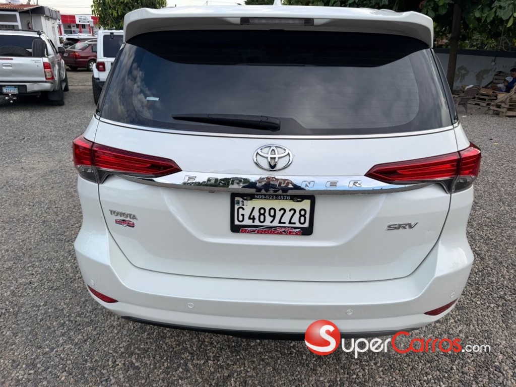 2020 Toyota Fortuner SRV — foto 5 / 12