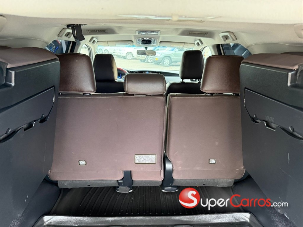 2020 Toyota Fortuner SRV — foto 7 / 12