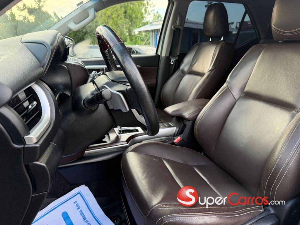2020 Toyota Fortuner SRV — foto 12 / 12