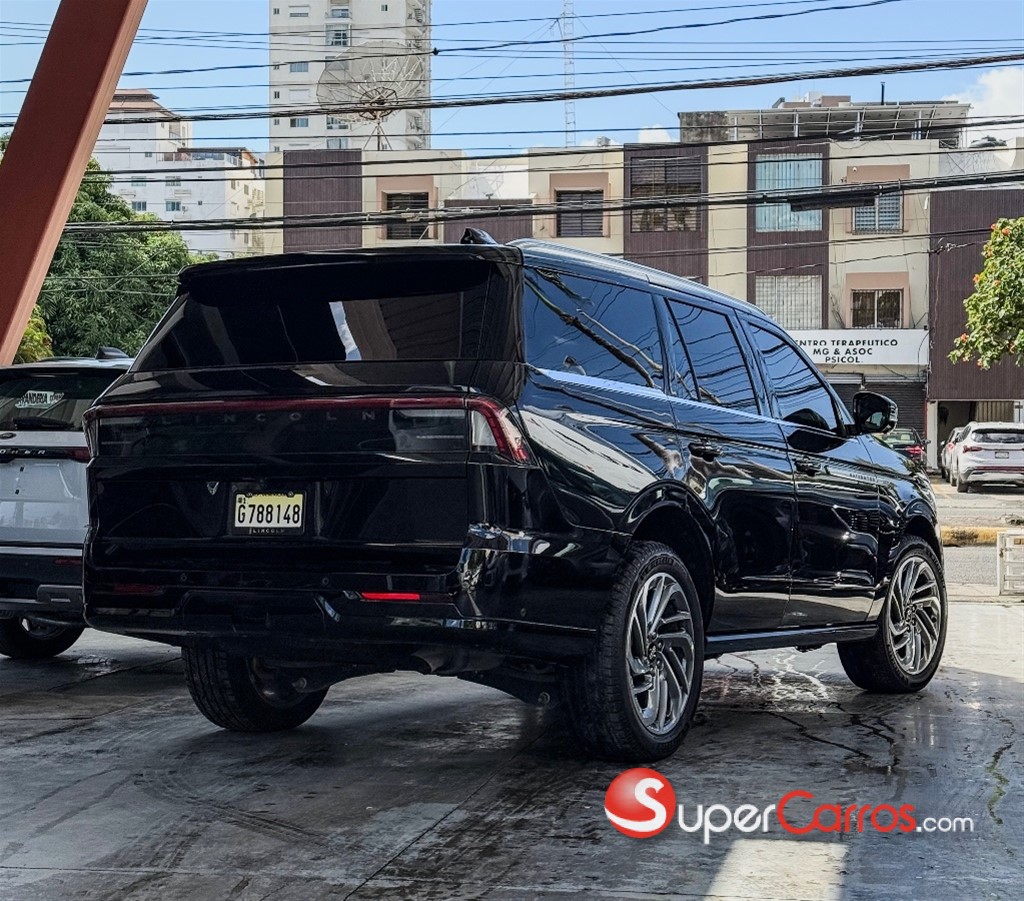 2025 Lincoln Navigator Reserve I — foto 2 / 12