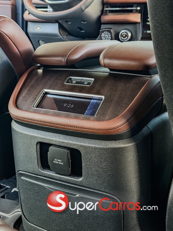 2025 Lincoln Navigator Reserve I — foto 8 / 12