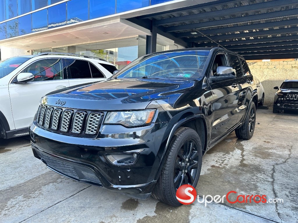 2018 Jeep Grand Cherokee Altitude — foto 1 / 9