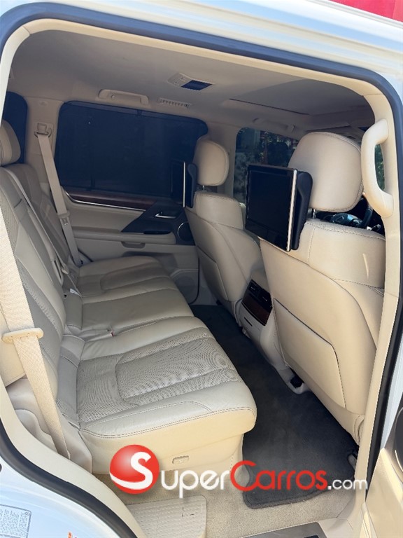 2017 Lexus LX 570 — foto 8 / 10