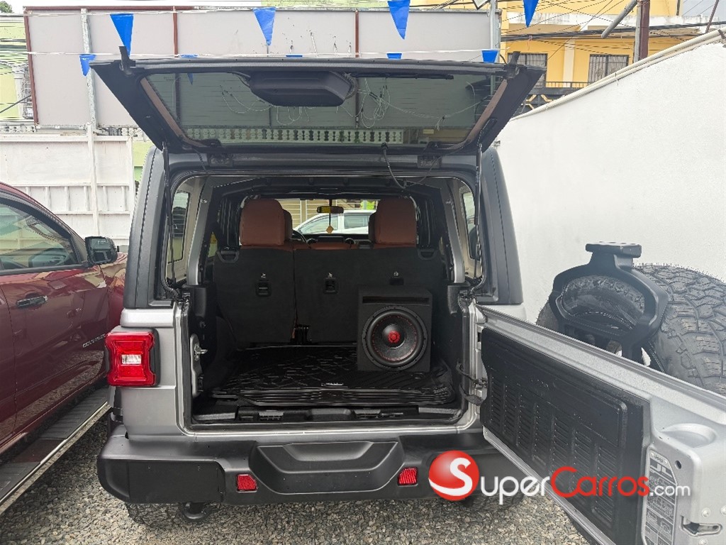 2020 Jeep Wrangler — foto 8 / 12