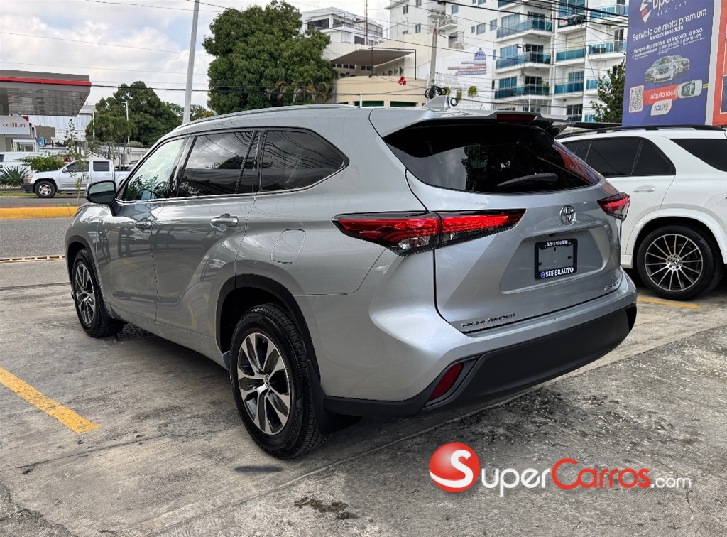 2021 Toyota Highlander XLE — foto 2 / 12