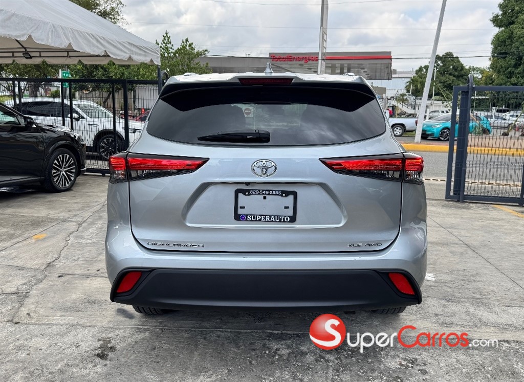 2021 Toyota Highlander XLE — foto 3 / 12
