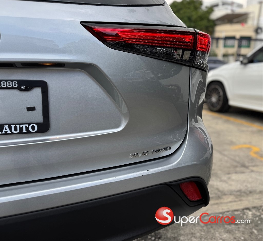 2021 Toyota Highlander XLE — foto 4 / 12