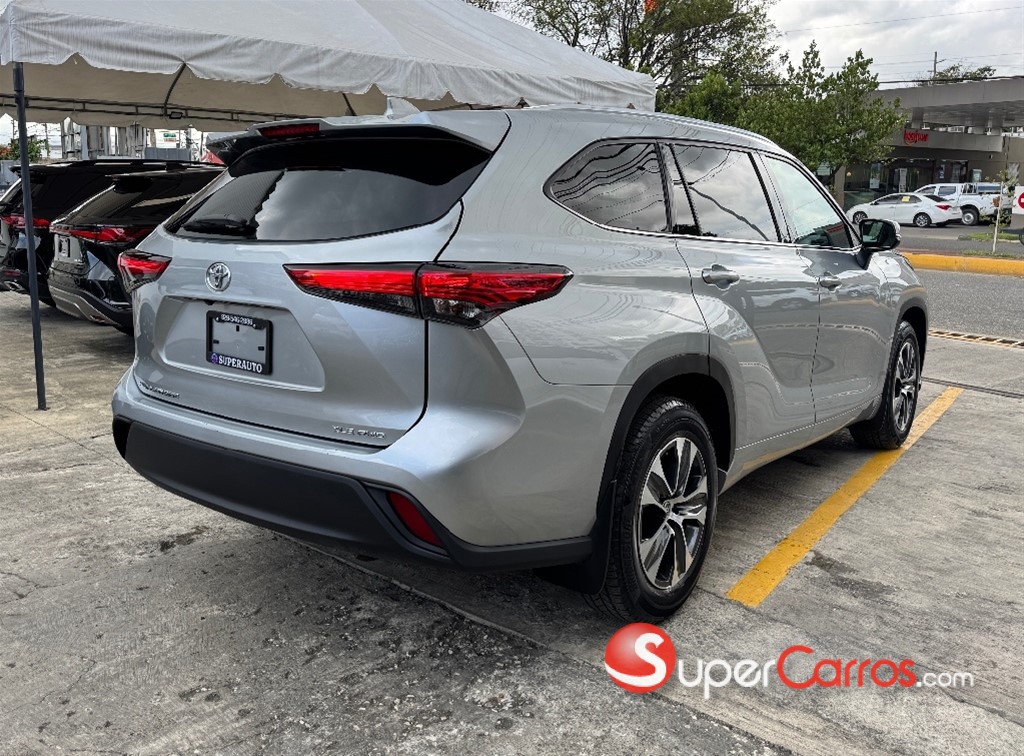 2021 Toyota Highlander XLE — foto 5 / 12