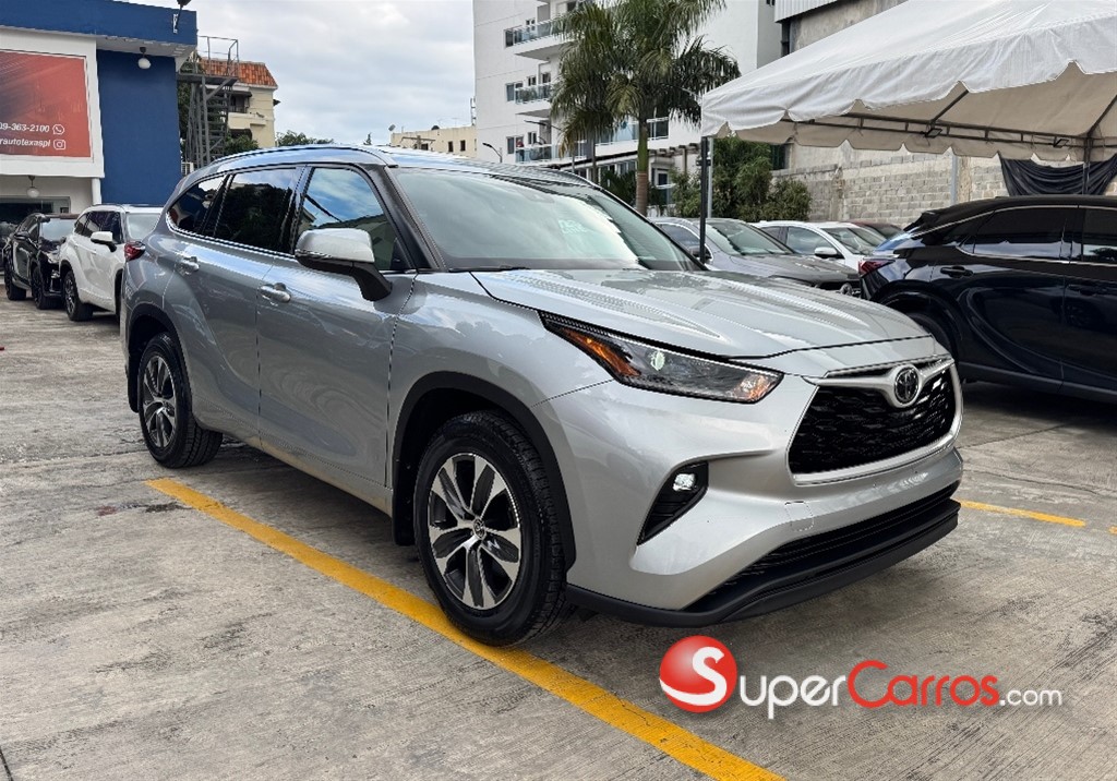 2021 Toyota Highlander XLE — foto 6 / 12