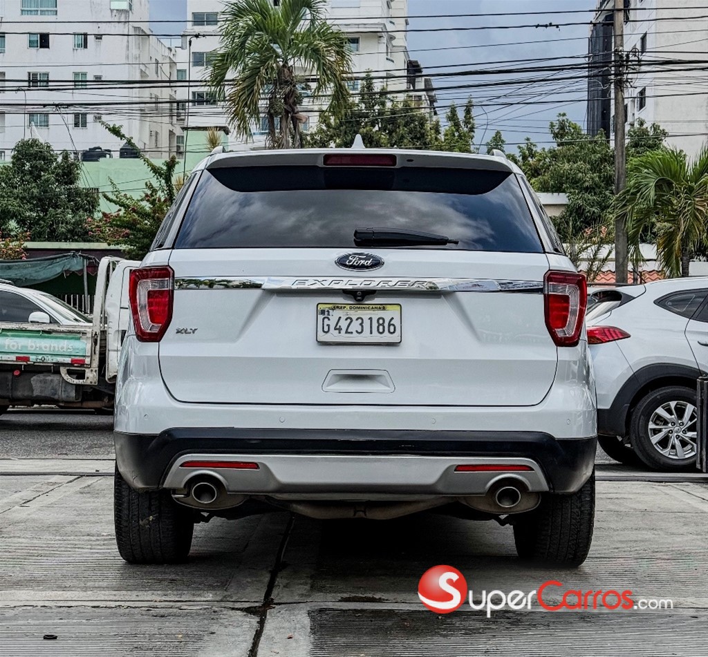 2017 Ford Explorer XLT — foto 10 / 11