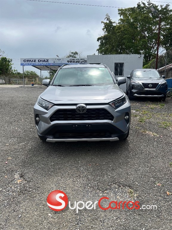 2020 Toyota RAV4 XLE PLUS — foto 2 / 9