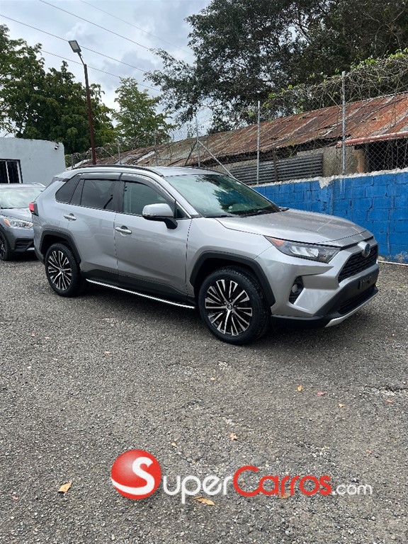 2020 Toyota RAV4 XLE PLUS — foto 3 / 9