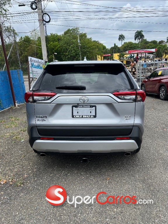 2020 Toyota RAV4 XLE PLUS — foto 4 / 9