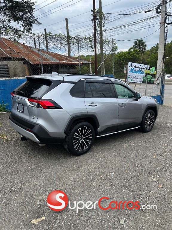 2020 Toyota RAV4 XLE PLUS — foto 5 / 9