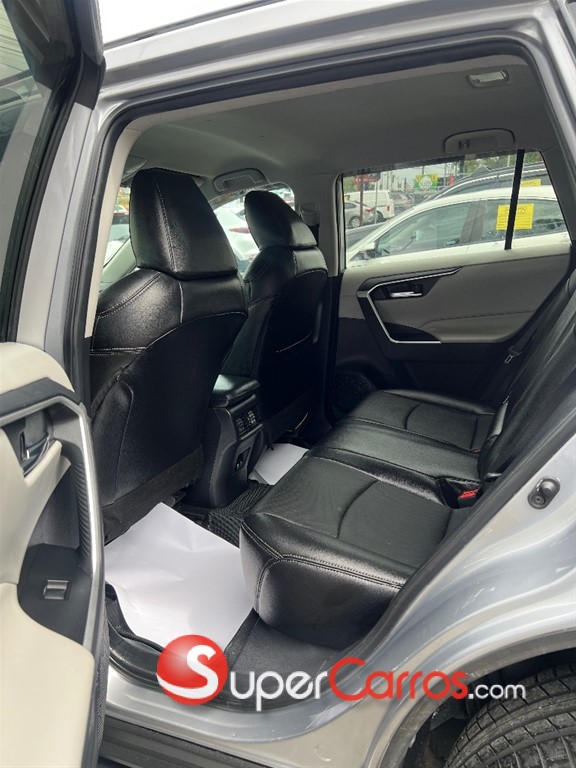 2020 Toyota RAV4 XLE PLUS — foto 7 / 9