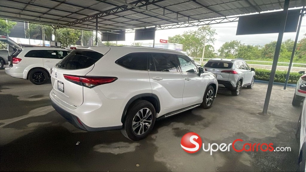 2022 Toyota Highlander XLE — foto 2 / 7