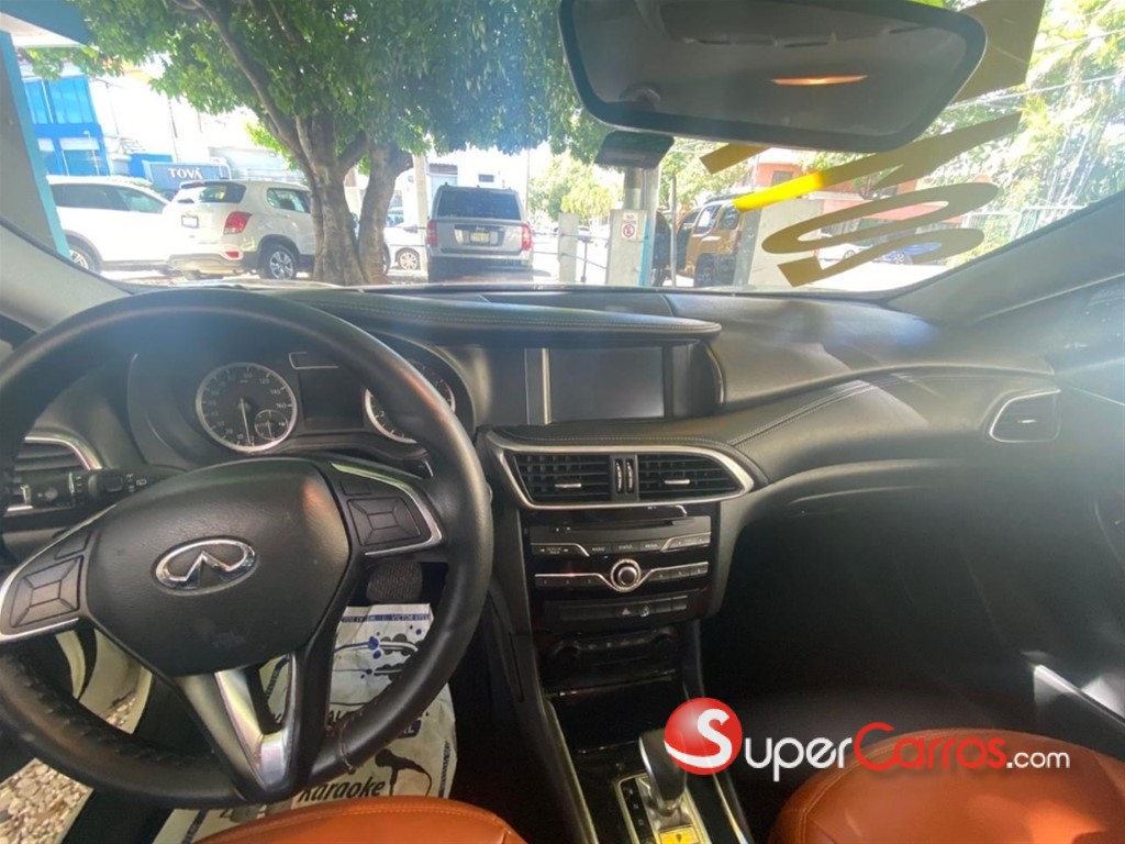 2017 Infiniti QX-30 — foto 3 / 10