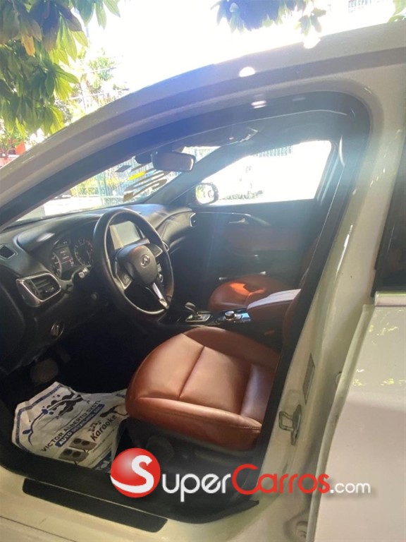 2017 Infiniti QX-30 — foto 4 / 10