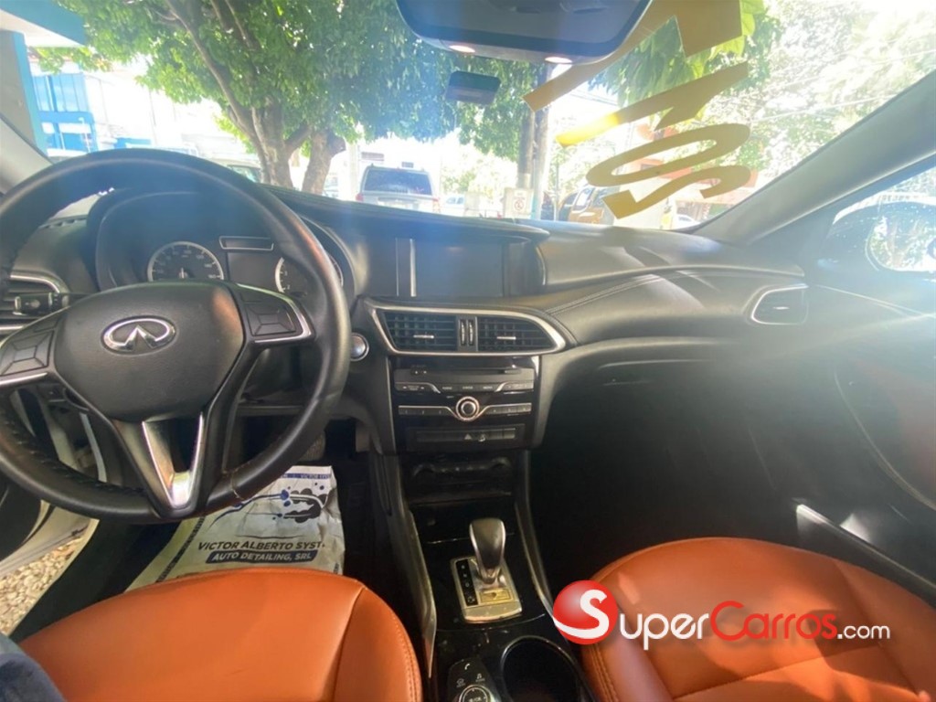 2017 Infiniti QX-30 — foto 5 / 10