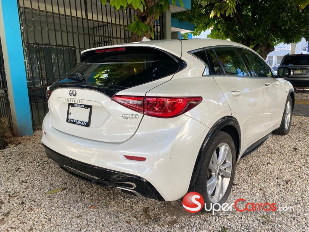2017 Infiniti QX-30 — foto 7 / 10