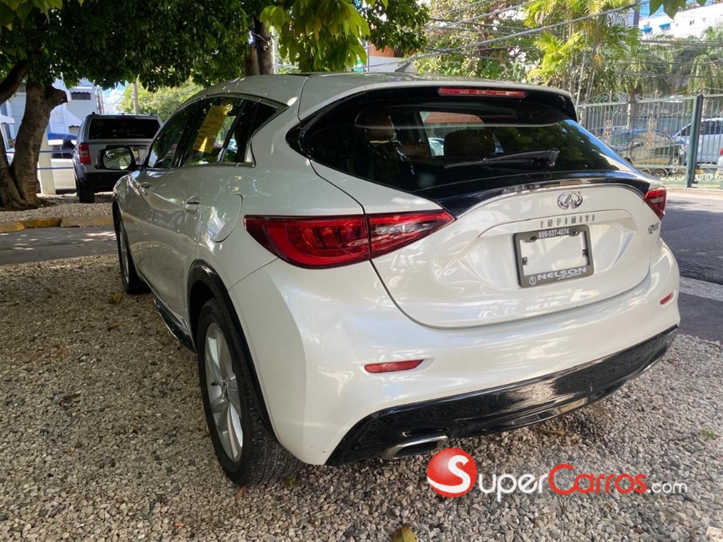 2017 Infiniti QX-30 — foto 8 / 10