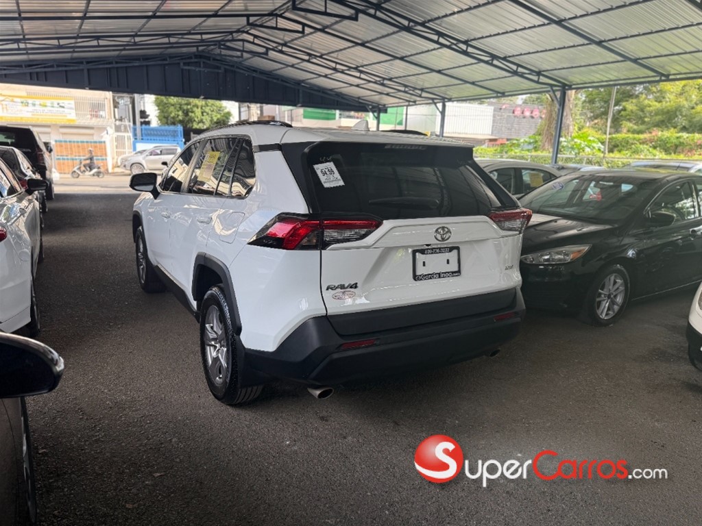 2023 Toyota RAV4 XLE — foto 4 / 10