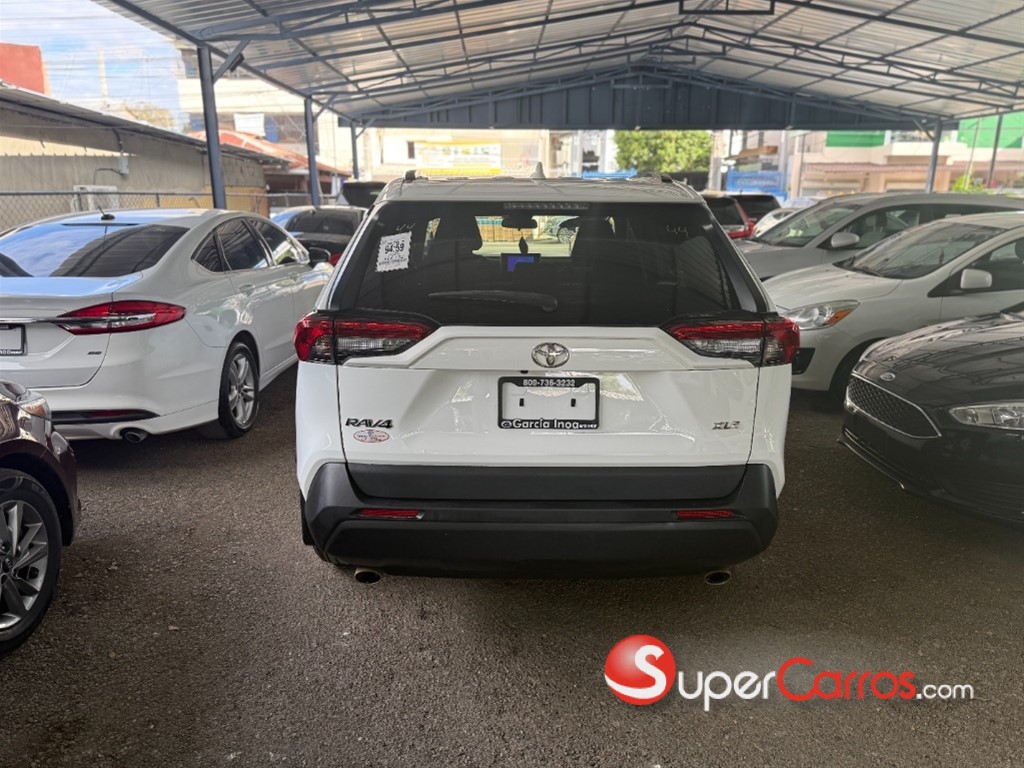 2023 Toyota RAV4 XLE — foto 5 / 10