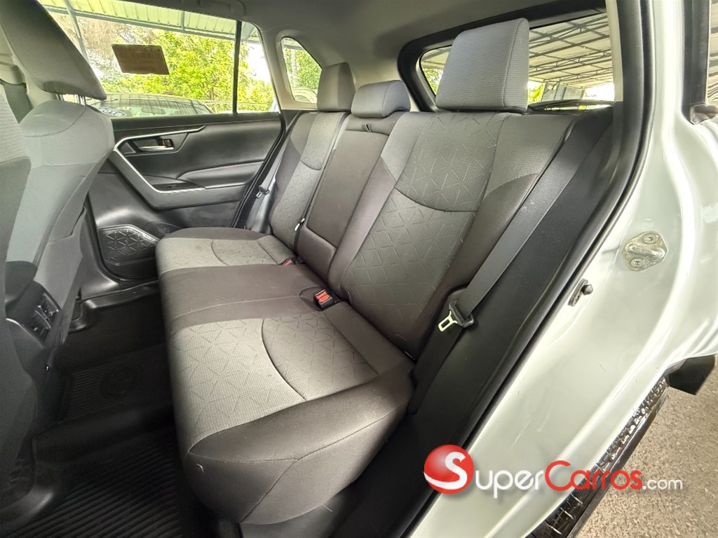 2023 Toyota RAV4 XLE — foto 8 / 10
