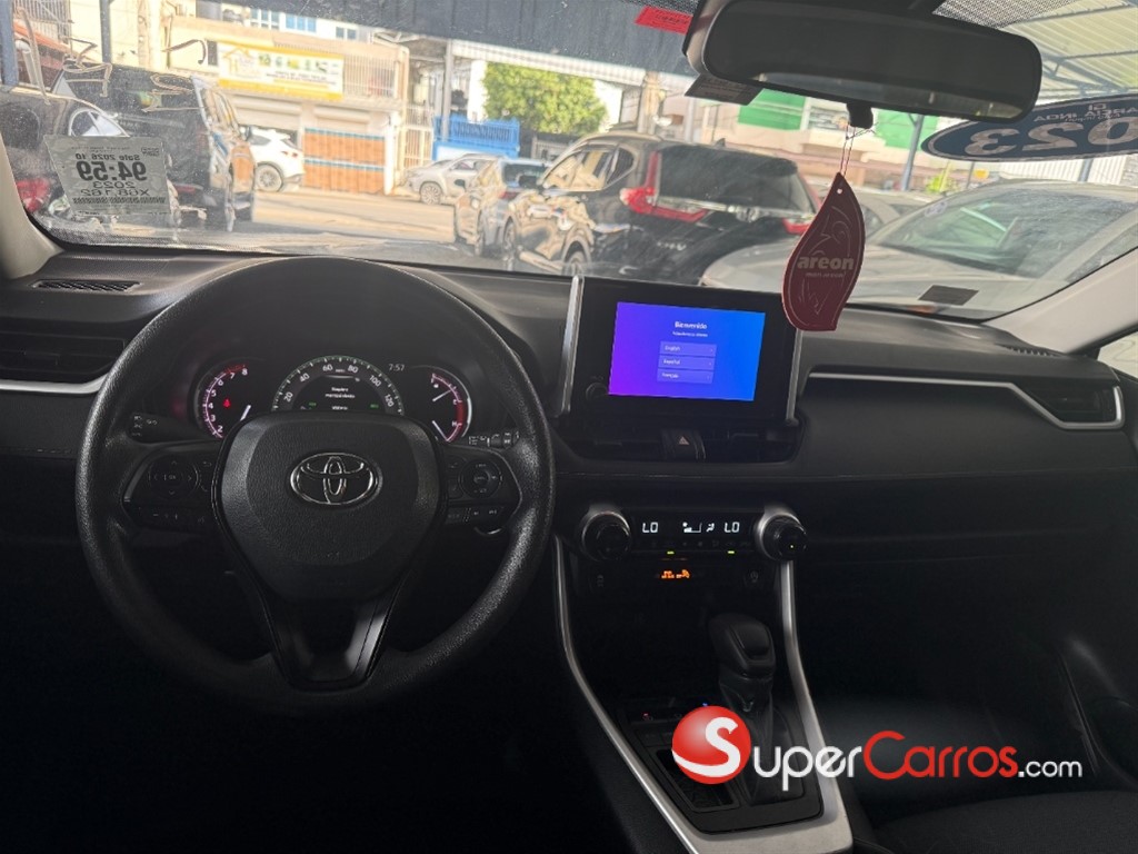 2023 Toyota RAV4 XLE — foto 9 / 10
