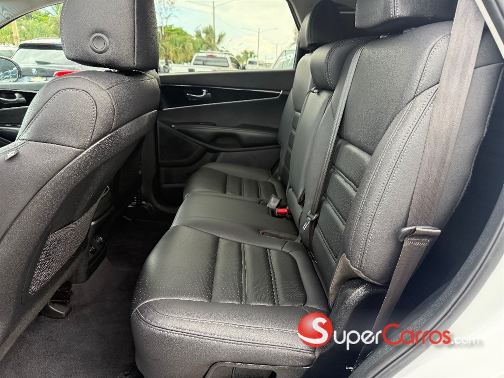2020 Kia Sorento LX — foto 8 / 12