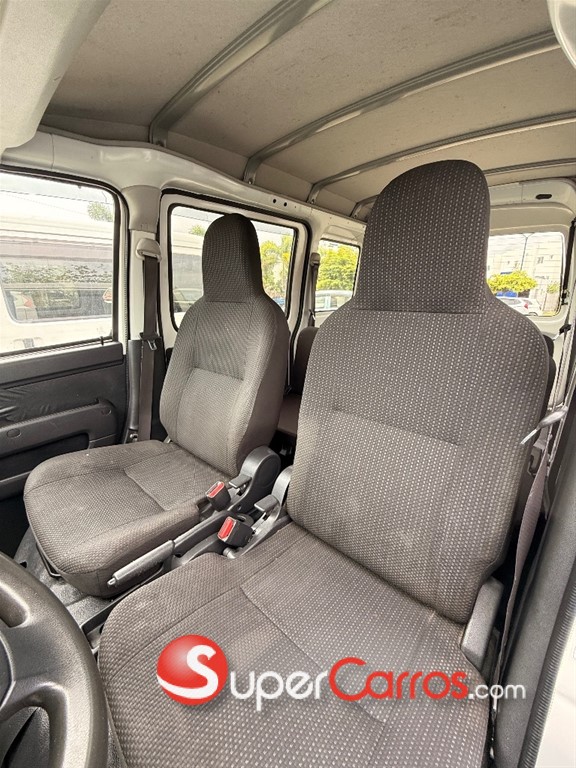 2020 Daihatsu Hijet Minivan — foto 5 / 11