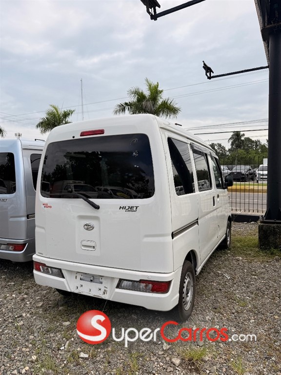 2020 Daihatsu Hijet Minivan — foto 11 / 11