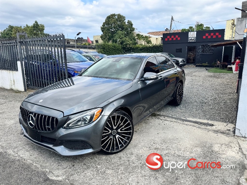 2017 Mercedes-Benz Clase C 300 4 Matic