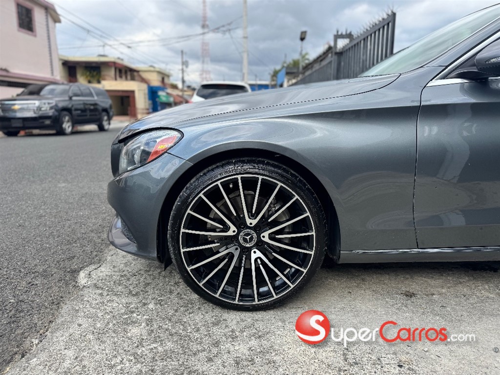 2017 Mercedes-Benz Clase C 300 4 Matic — foto 2 / 12